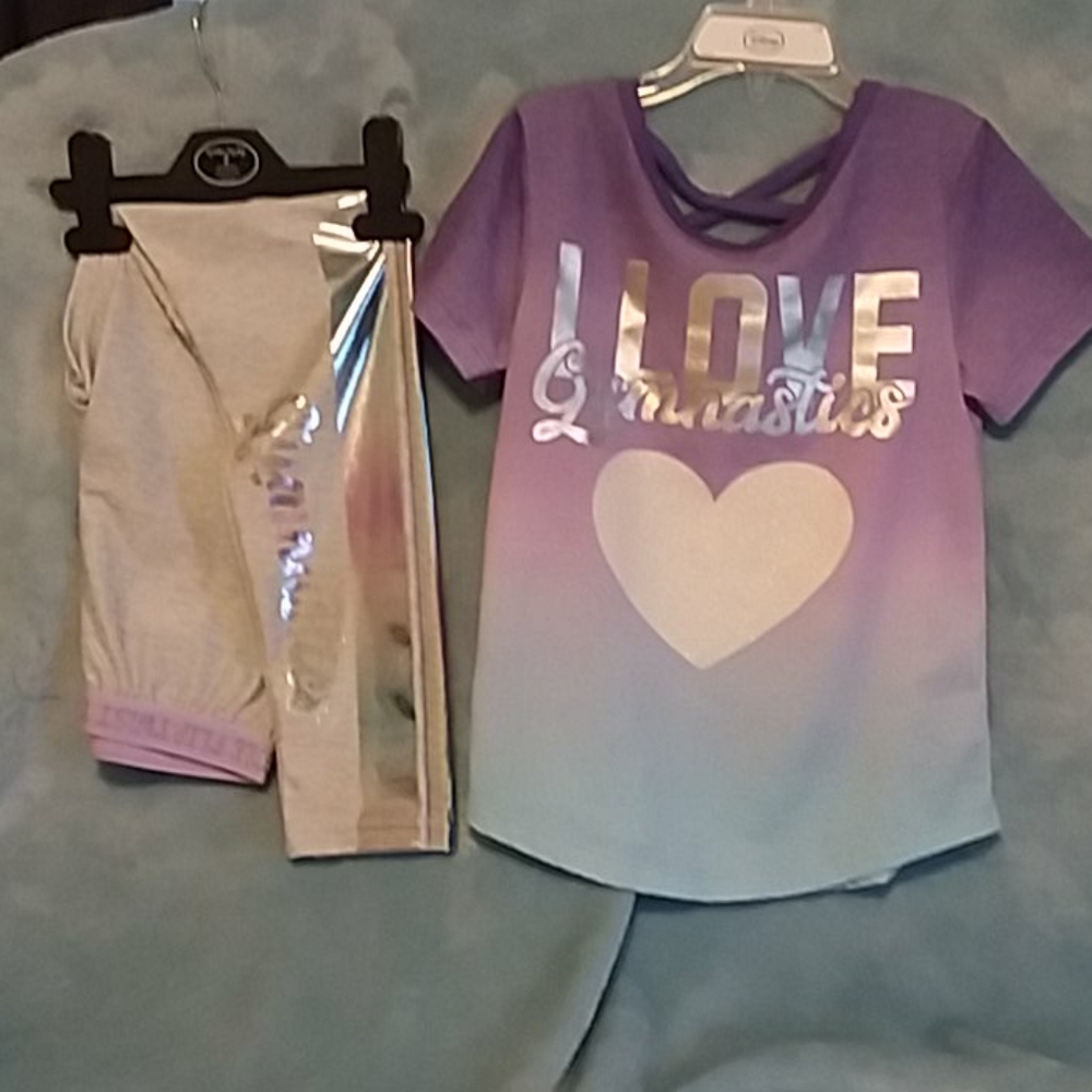 Girls 2 piece outfit never worn